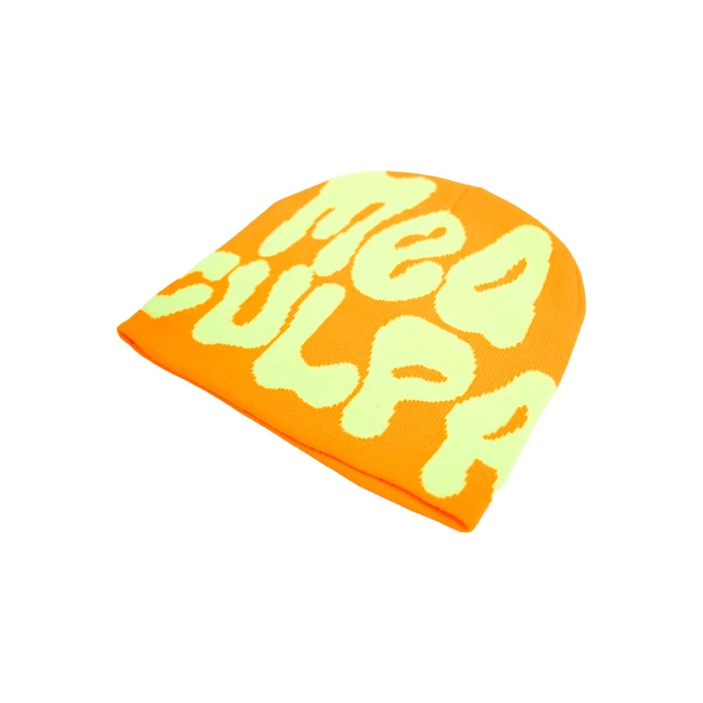 Berretto arancione con testo Mea Culpa in giallo