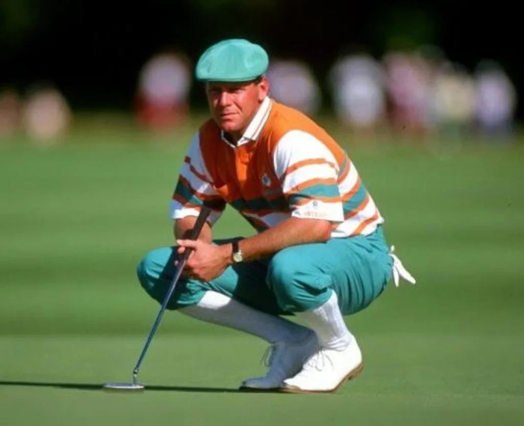 Golfer kneeling on the green wearing a teal cap - Ultimate Guide to Golf Hat Styles - JoinTop | Custom Hat & Cap Manufacturer | OEM & ODM Headwear Factory - JoinTop | Custom Hat & Cap Manufacturer | OEM & ODM Headwear Factory Golfer kneeling on the green wearing a teal cap