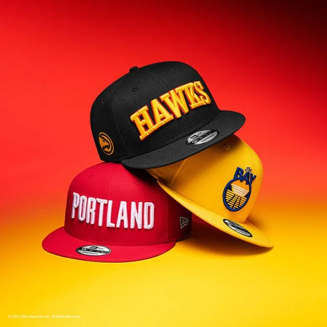 Eine stilvolle Präsentation verschiedener Hüte aus der Hutkollektion der neuen Ära – Entdecken Sie die neuesten Erkenntnisse im Bereich Kopfbedeckungen – JoinTop | Hersteller von kundenspezifischen Hüten und Kappen | OEM- und ODM-Fabrik für Kopfbedeckungen – JoinTop | Hersteller von kundenspezifischen Hüten und Kappen | OEM- und ODM-Fabrik für Kopfbedeckungen Eine stilvolle Präsentation verschiedener Hüte aus der New Era Hutkollektion