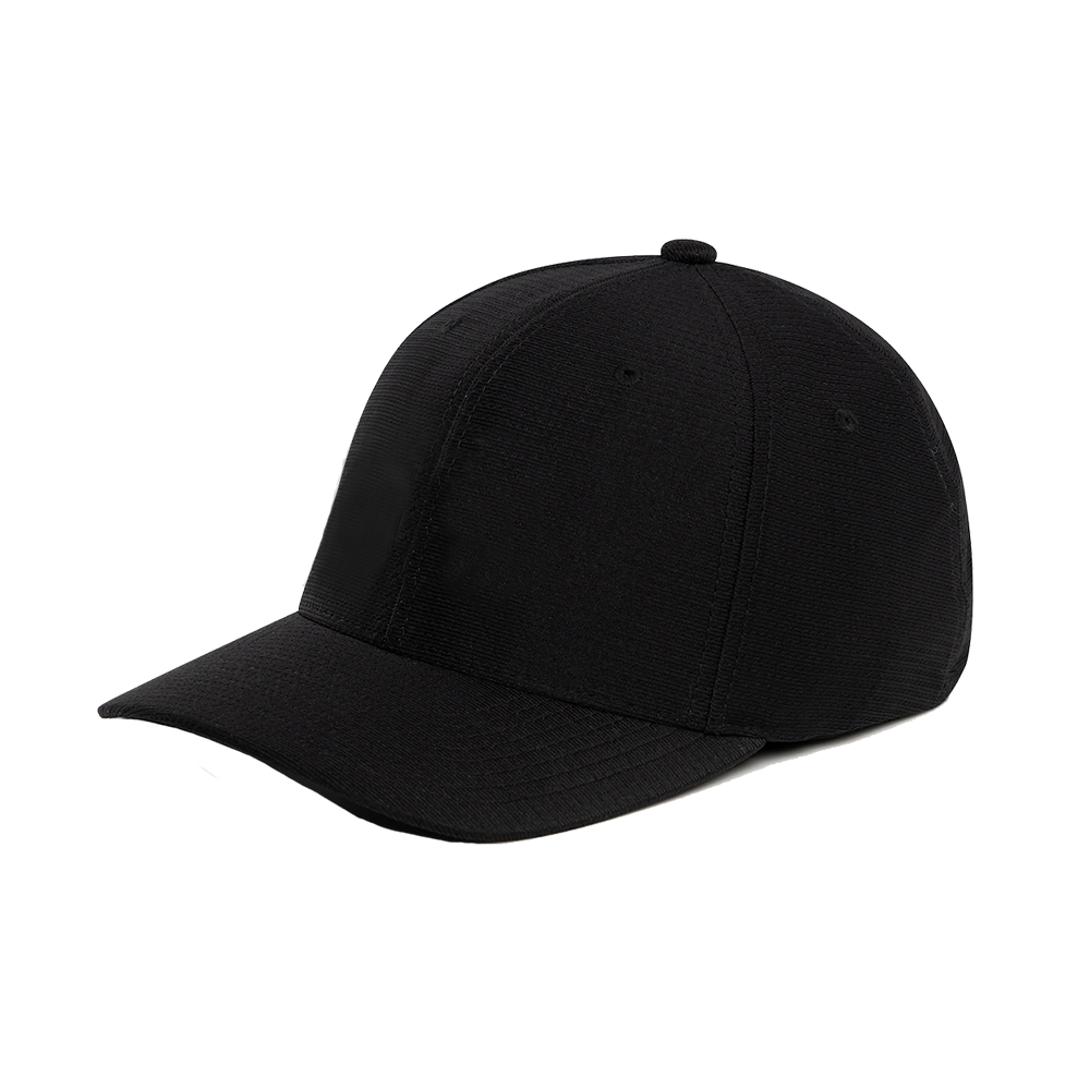 Матово-черная бейсболка с гладкой отделкой и изогнутым козырьком.