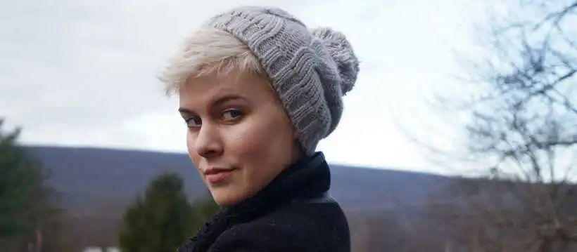 Как носить челку со шляпой