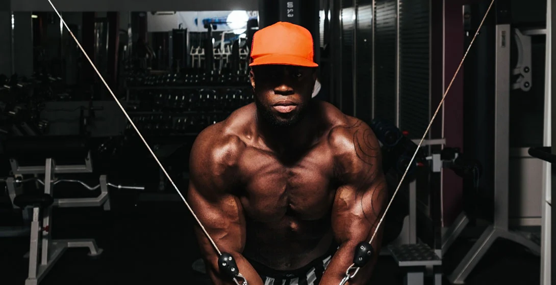 Indossare cappelli quando ci si allena in palestra