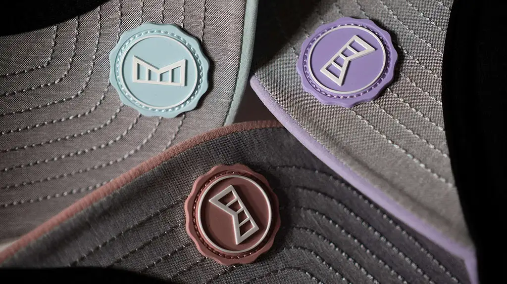 Melin hat badges in various colors