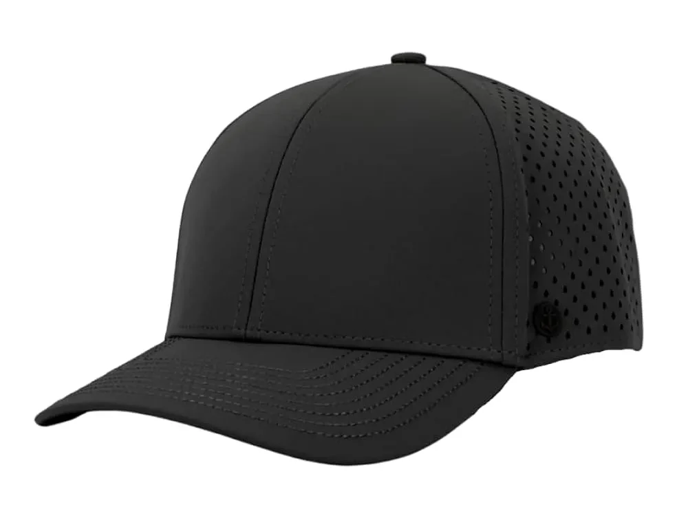 Gorra de rendimiento negra con clasificación UPF y paneles laterales perforados Gorra de rendimiento negra con clasificación UPF y paneles laterales perforados