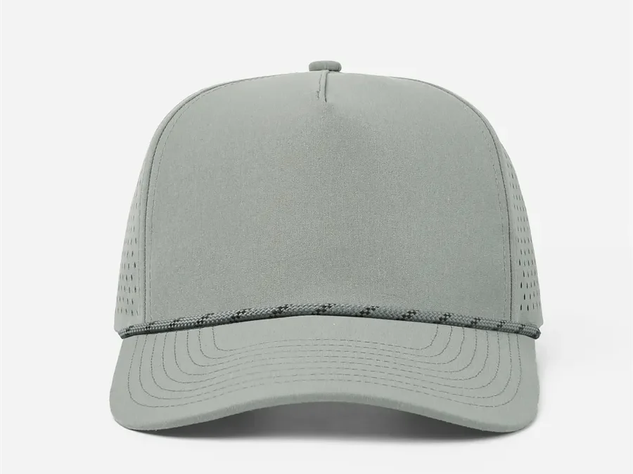 Vista frontal de una gorra de golf de alto rendimiento de color gris