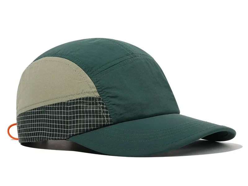 Gorra de béisbol multicolor con clasificación UPF y laterales a cuadros. Gorra de béisbol multicolor con clasificación UPF y laterales a cuadros.