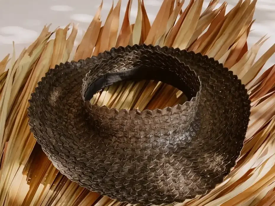 Woven straw visor sustainable cap on palm leaves Woven straw visor sustainable cap on palm leaves