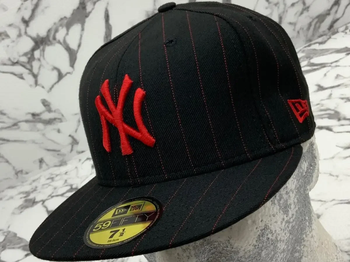 Gorra negra de los Yankees de New Era con logotipo rojo Gorra negra de los Yankees de New Era con logotipo rojo