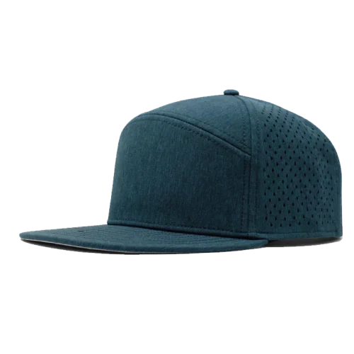 Gorra multipanel verde azulado con un ajuste minimalista y estructurado