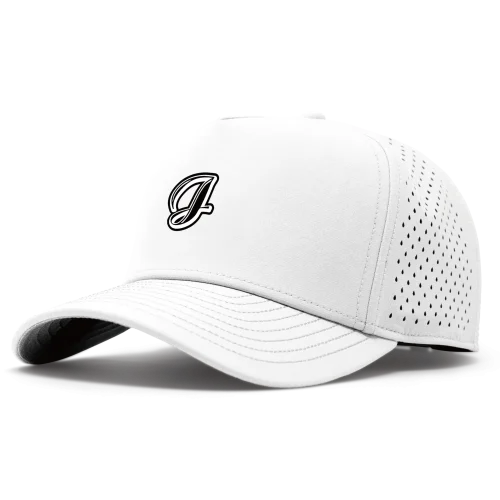 Gorra deportiva blanca con logotipo J negro y parte trasera ventilada